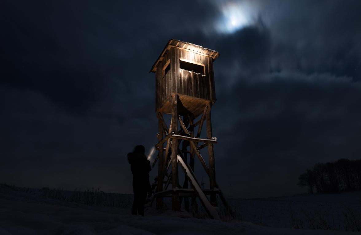 ESS, PTCE, coopération, territoire, gouvernance, pouvoirs publics Homme lampe torche mer